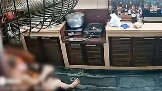 Những góc quay khác nhau của sư chủ trì thấy lan đụ phật tử có chồng tại chùa.