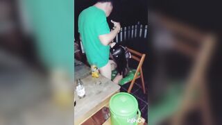 Bú lồn bú vú em nhân viên rọt bia địt luôn tai bạn ăn vú to lồn khít