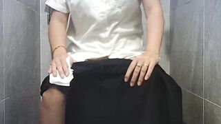 Lén wc công cộng e không lông
