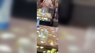 ĐI HÁT GẶP BÉ NHÂN VIÊN VÚ NGON QUÁ