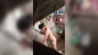 Lén mẹ vk tắm