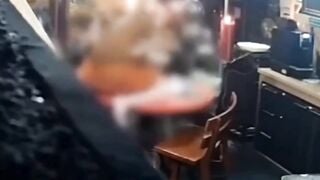 Cammera giám sát quay lén cảnh thầy chùa lén lút đưa bạn gái về chùa đụ mọi lúc.