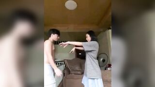 Em gái 2k10 sang nhà chơi anh họ muốn bế lên đụ 1 phát thì cha mẹ lại về lúc này.