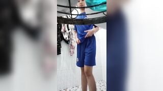 Bé rau non hay đi tắm quay clip show hàng đái xòe xòe móc lồn cho a xem #9