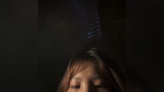 Gái dâm chubby vú to khủng khoe hàng cho trai xem