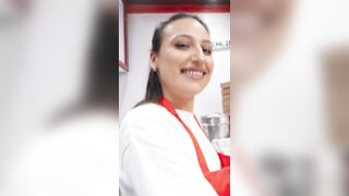 Địt em phục vú quán nước dâm đãng vú to lồn múp trước mặt mấy người lạ