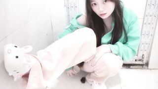 Gái xinh thích làm slave 2