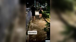 Dắt em ghệ dâm ra công viên show hàng public hỏi chuyện với người lạ