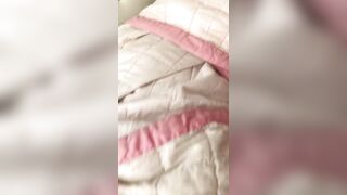 Say xỉn ngủ say dì út bị cháu họ dùng thỏi son thủ dâm giúp dì móc lồn móc cả lỗ đít.