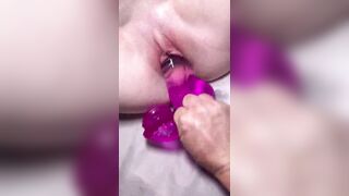 Phá hủy âm đạo bằng cu giả siêu to bự