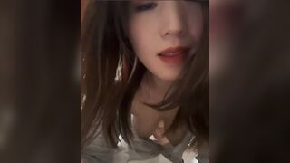 Gái xinh lộ ke vú to tròn nhìn là muốn nhét cu vào