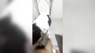 Kính cận bú cu cho anh ny trước khi địt