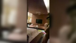 Vừa địt trước gương vừa quay video làm kỉ niệm