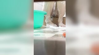 Quay lén bé em vợ bím múp đi tắm rửa lồn cực ngon,bím này mấy điểm các đồng dâm