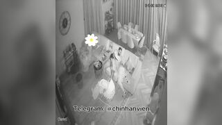 Hack Camera 2 Vợ Chồng Nứng Địt Nhau Luôn Tại Phòng Khách