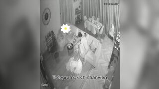 Hack Camera 2 Vợ Chồng Nứng Địt Nhau Luôn Tại Phòng Khách