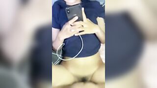 Địt vợ thằng bạn dâm con nghe điện thoại của chồng lúc địt nhau dâm đãng