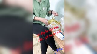 Mua Bún Bò Cho Gái Xinh mặc Legging, Được Bú Liếm Cu nghịch vú Loli hồng