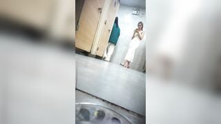 Quay lén WC, Gái Xinh sang chảnh lồn rậm lông đi đái múp nứng vcl