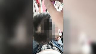 Con géi bú cu địt nhau với bố dượng trước mặt mẹ