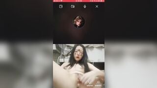 Em học sinh mới lớn call sex thủ dâm