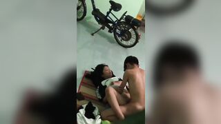 Mới tròn 18 đã rủ gái về nhà chịch cái thằng chó này