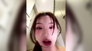 Full 14 phút, Đĩ KTV Lần đầu đi làm, Vào WC Bóp vú móc bắn nước live sex rên rỉ