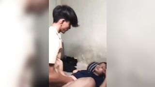 Mới yêu được 2 ngày mà em học sinh 2k10 đã dắt bạn trai cùng lớp về nhà đụ.