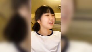 Lần quan hệ tình dục đầu tiên: cô gái trẻ ở trên, quan hệ tình dục
