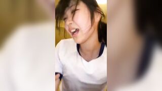 Lần quan hệ tình dục đầu tiên: cô gái trẻ ở trên, quan hệ tình dục