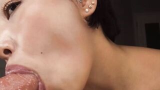 Gái dâm bú mút cu giả dâm đãng kích thích siêu dâm