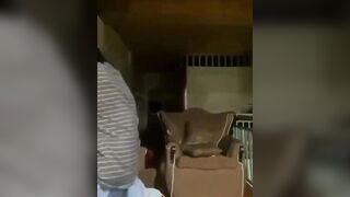 Ở nhà rảnh rỗi anh họ liền gọi em gái 2k9 sang nhà đụ mà em gái thích kiểu bế lên đụ.