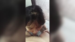 thấy cu là em lao vào bú lia lịa