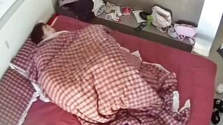 Nghịch lồn bạn gái 2k10 chuẩn bị đụ thì con em gái lại đến phá đám.