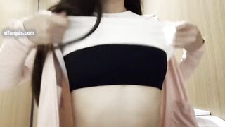 Có nhỏ bạn thân mặc thế này có mà địt tràn tinh cả ngày