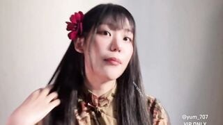Em gái xinh lồn múp không lông dâm đãng