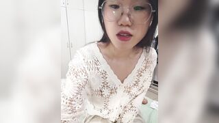 Em rau 2k8 mới lớn mông to lồn ngon khoe hàng dâm đãng phần 1