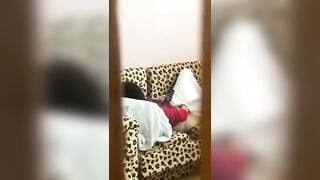 quay lén em gái của vợ đang móc lồn mà không khép của