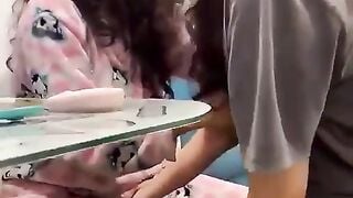 2 cô gái les yêu nhau hẹn hò móc lồn cho nhau cực cuốn.