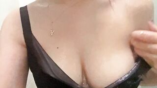 Vừa tắm vừa xoa như này chất lượng quá