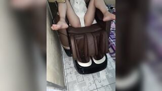 Chị gái ngủ say gì ko biết nữa thằng em họ tha hồ bóp vú nhìn lồn mà ko biết.