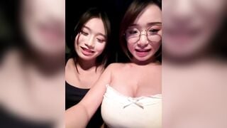 Đi date trên oto, 1 cặc 2 lồn, 2 gái xinh Vú To Phục vụ Bú Liếm Cu thủ dâm rên rỉ