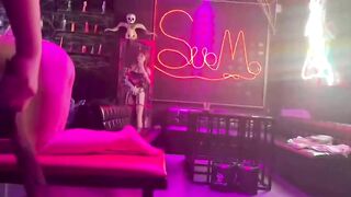 Bạo dâm đánh vào ông em slave dâm cực