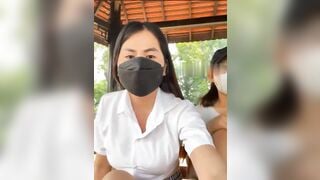 2 chị em n.ứng lol lắm rồi