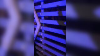 Em gái đi public bị công an bắt
