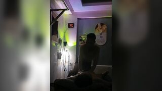 Chị nhân viên masage dâm sục cặc cho anh khách dâm đãng