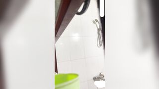 Cam kín quay lén bé em vợ vú bự trắng tròn cực phẩm khi e đi tắm
