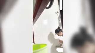 Cam kín quay lén bé em vợ vú bự trắng tròn cực phẩm khi e đi tắm