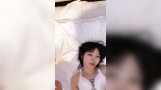 Dắt bé em họ dễ thương mới lớn ngây thơ vào ks móc lồn e rỉ nc r đụ cho e sướng mê