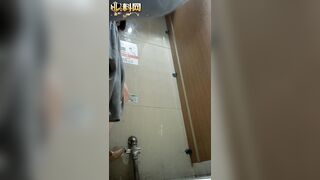 Cam kín quay lén các em teen xinh tq đi vệ sinh trong nhà vệ sinh công cộng